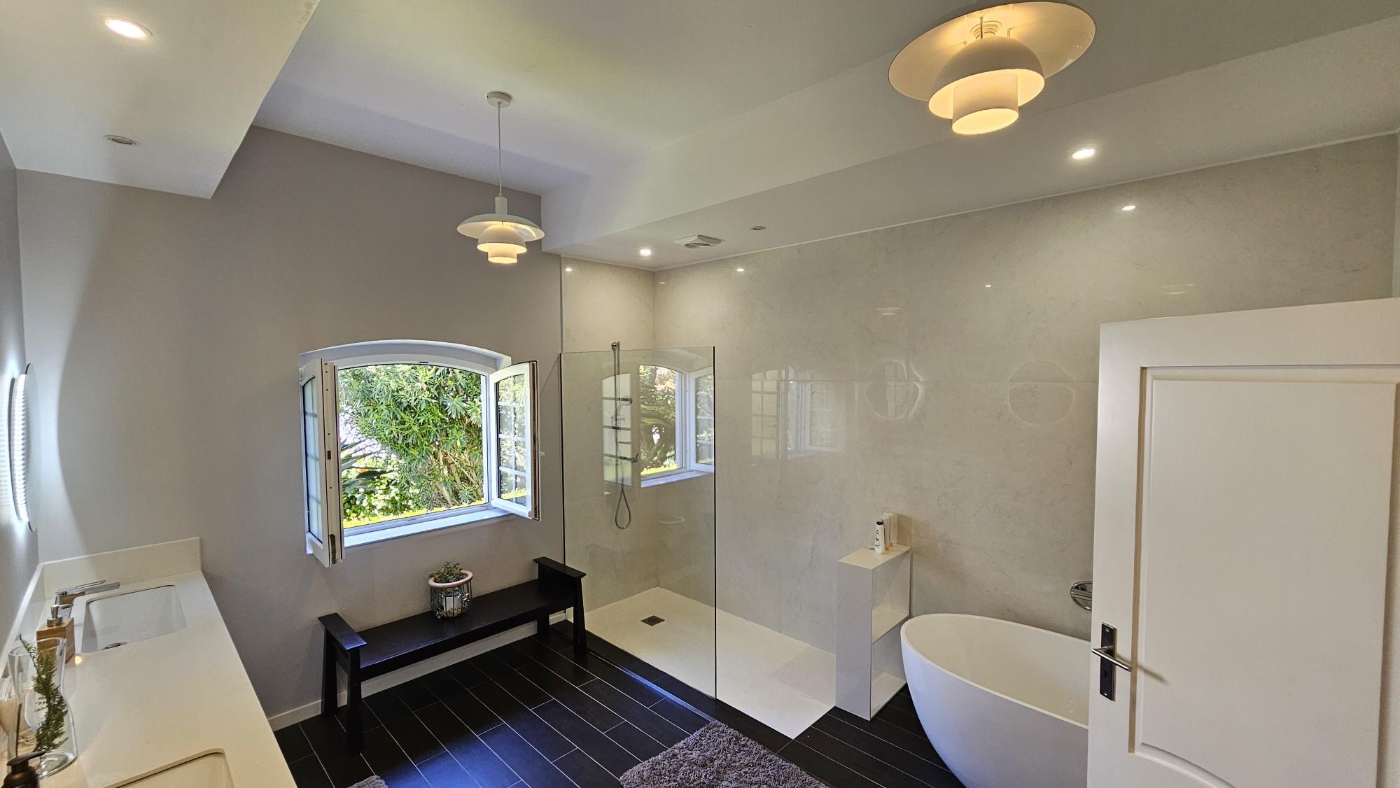 Ensuite Bedroom #5 bathroom from another angle