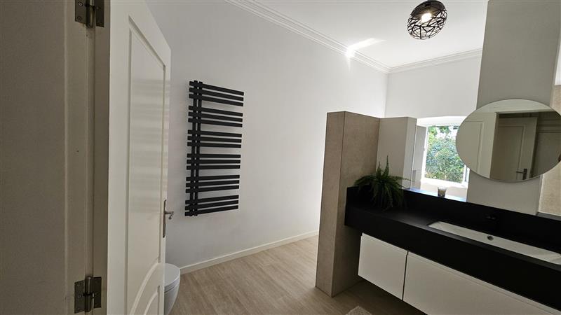 Ensuite Bedroom #4 bathroom